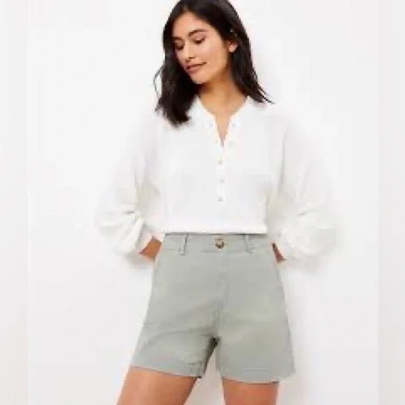 LOFT | Curvy Washed Twill Shorts Frosted Sage Size 2 - Picture 3 of 3
